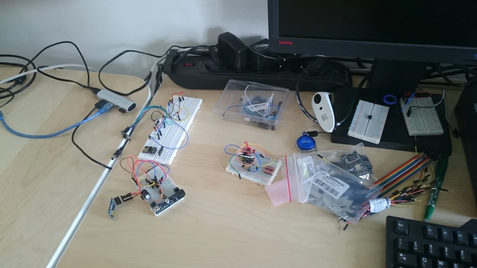 IoT sklad – zapojenie ESP8266 (2016)
